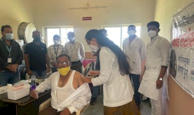 एपीएम टर्मिनल कंपनी कडून भांबोलीत ६५० नागरिकांचे लसीकरण - सरपंच भरत लांडगे