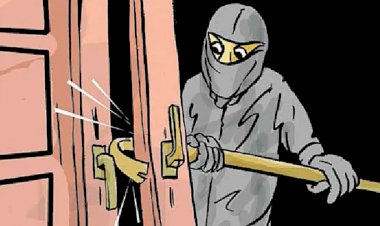 कंपनीच्या स्टोअररूमचा पत्रा उचकटून ७४ हजारांचा मला लंपास