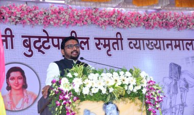 समाजाला चिकित्सक, विज्ञानवादी तरुणांची गरज  - अमोल मिटकरी