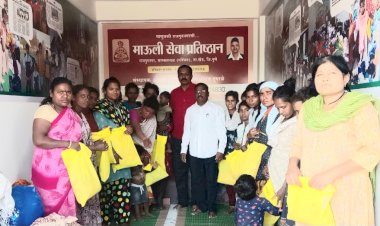 Khed | राजगुरुनगर येथे महिलांना साड्यांचे वाटप