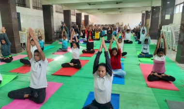 Khed | राजगुरू महाविद्यालयात योग दिनानिमित्त व्याख्यान व योग प्रात्यक्षिकांचे आयोजन