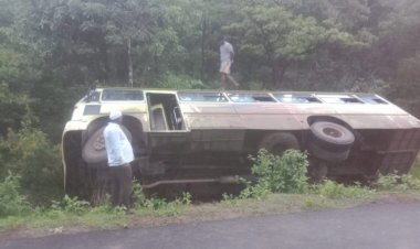 Khed | भावी आमदाराचे मोफत  देवदर्शन पडले महागात ; बसचा अपघात