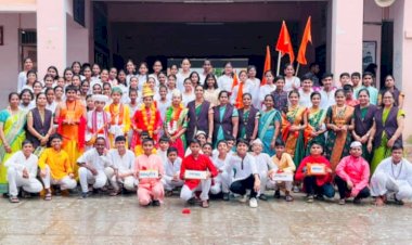 Rajgurungar | इंग्रजी मध्यामिक विद्यालयात गुरुपौर्णिमा निमित्ताने ग्रंथदिंडीचे आयोजन