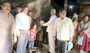 Diwali special | माऊलीशेठ करंडे यांच्याकडून आदिवासी व कातकरी बांधवांना दिवाळी फराळ वाटप