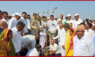 Khed | आईच्या स्मरणार्थ वृक्षारोपणाचा अनोखा उपक्रम