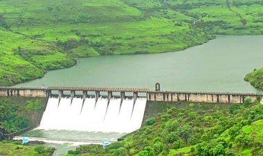 Kalmodi Dam overflow | कळमोडी धरण १०० टक्के भरले; सांडव्यावरून अनियंत्रित विसर्ग सुरू, नदीकाठच्या नागरिकांना सतर्कतेचा इशारा