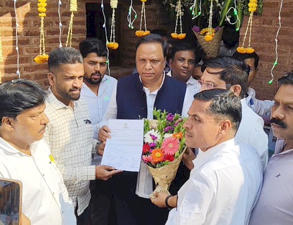 Hutatma Shivam Hari Rajguru  | हुतात्मा राजगुरू जन्मस्थळी मंत्री आशिष शेलार यांना ‘शहीद दिन’ राज्यव्यापी साजरा करण्याची व स्मारक बांधकाम तातडीने पूर्ण करण्याची मागणी