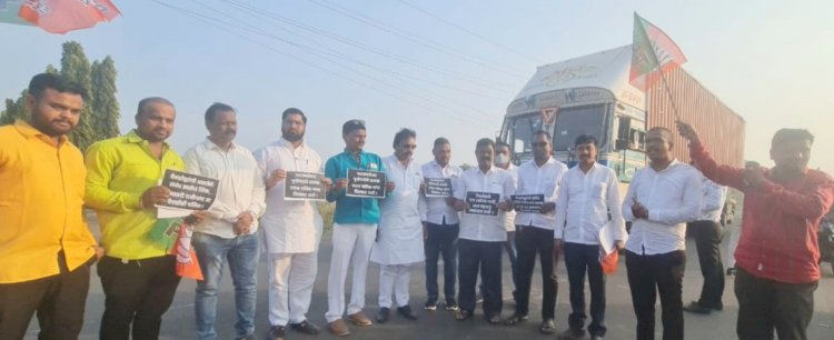 पुणे-नाशिक महामार्गावर खेड तालुका भाजपा युवामोर्चा कडून रास्ता रोको