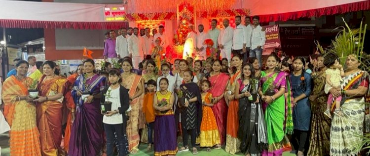 शिवजयंती निमित्ताने विकास चव्हाण मित्र मंडळ व योगेश्वर ग्रुप पाबळरोड यांच्या वतीने महिलांना वृक्षारोपांचे वाटप