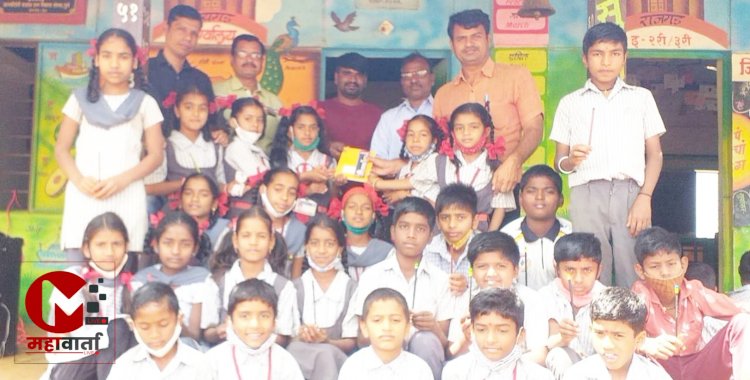 गडद येथील जिल्हा परिषद प्राथमिक शाळेच्या 'द वेलकम' या नाटकाचा बीटस्तरावर प्रथम क्रमांक