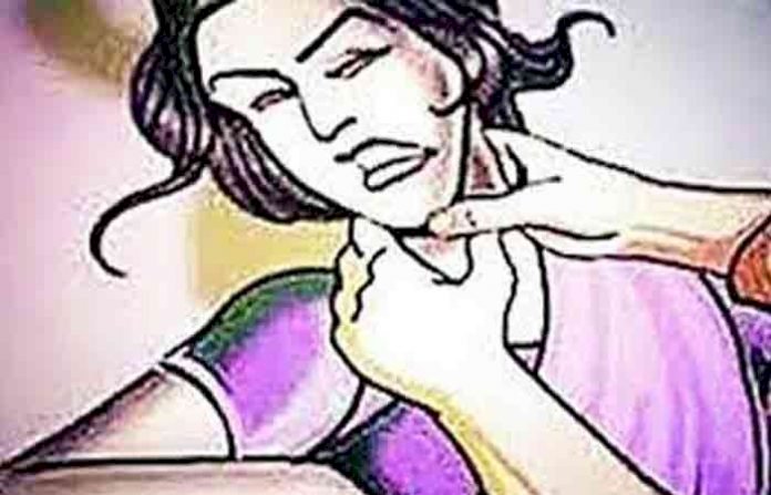 प्रियकराच्या पत्नीचा खून करणाऱ्या प्रियसीला बेड्या