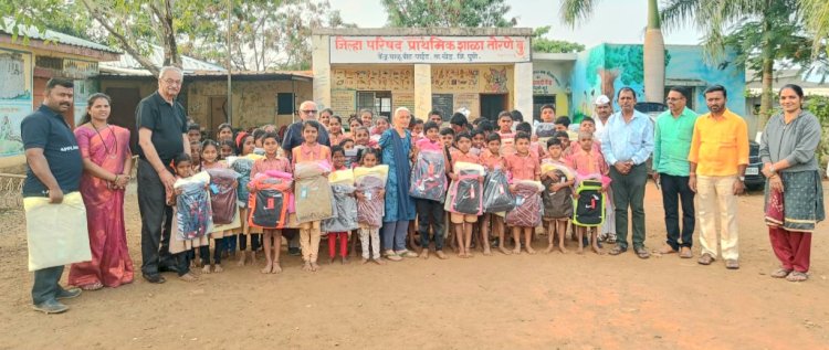 तोरणे बु जि.प शाळेत विद्यार्थ्यांना साहित्य वाटप