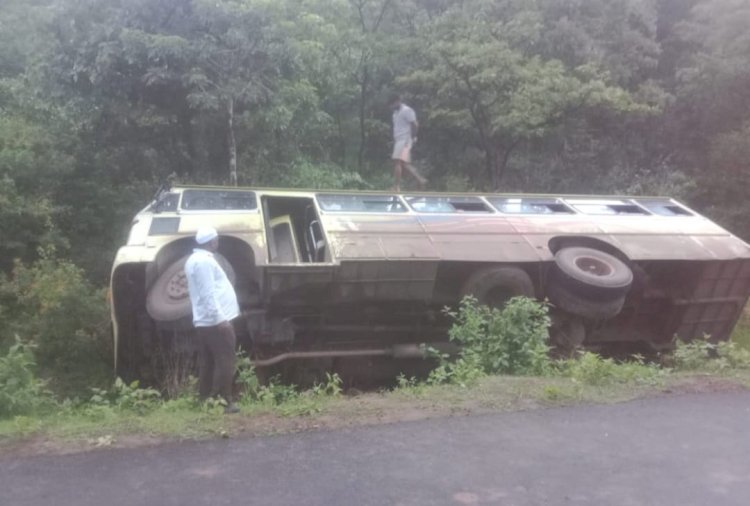 Khed | भावी आमदाराचे मोफत  देवदर्शन पडले महागात ; बसचा अपघात