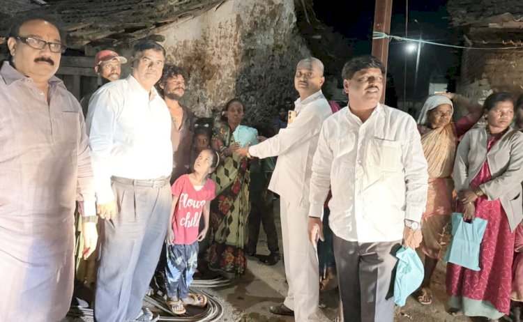 Diwali special | माऊलीशेठ करंडे यांच्याकडून आदिवासी व कातकरी बांधवांना दिवाळी फराळ वाटप