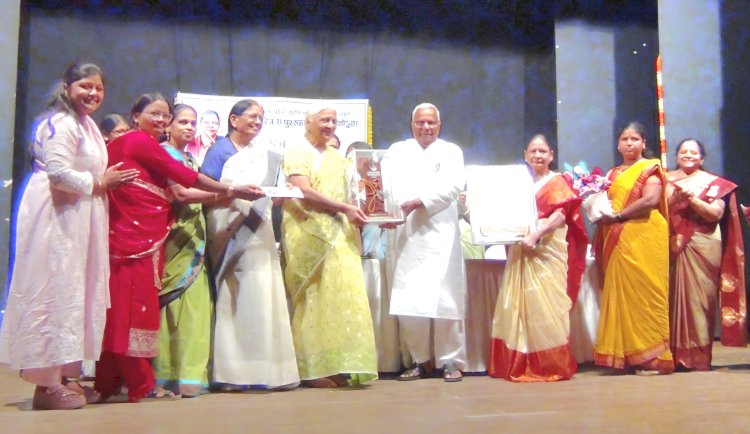 डॉ. सुधा कोठारी यांना ‘स्वर्गीय कांचनताई परुळेकर स्मृती गौरव प्रथम पुरस्कार’ प्रदान